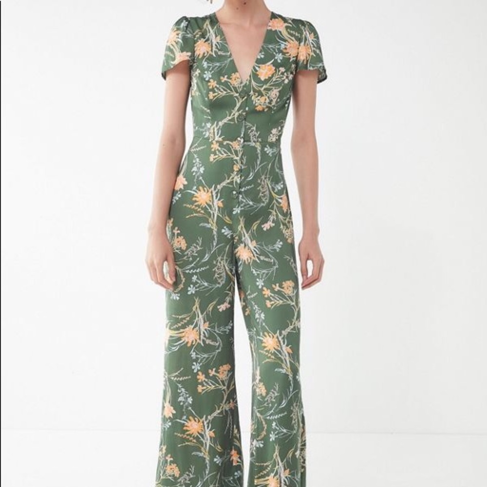 Urban Outfitters Matilda floral button-front jumpsuit Size XS
